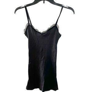 579 Vintage 90’s Style Elegant Black Lace-Trimmed Camisole Tank Top